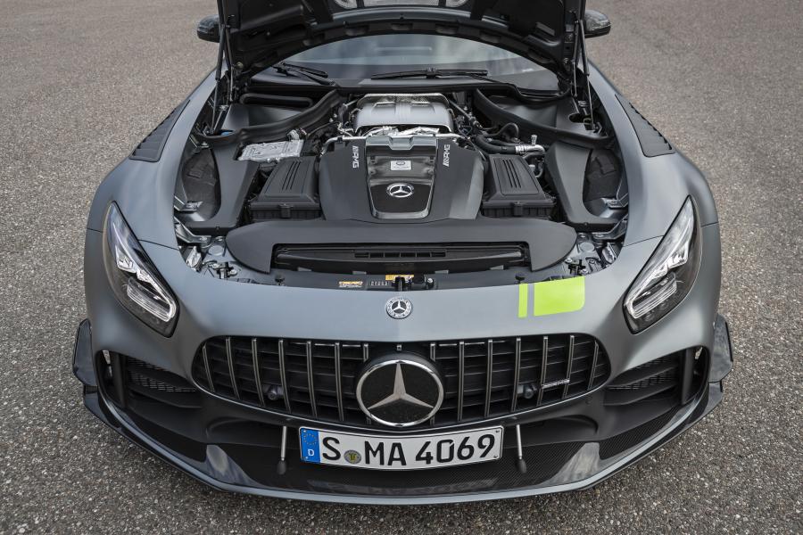 Моторный отсек Mercedes-AMG GT R PRO (C190) 2019 года  (WW) (фото 31 из 50)